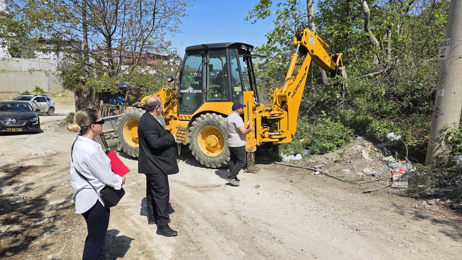 ESENKÖY'DE YOL YAPIM ÇALIŞMASI SÜRÜYOR