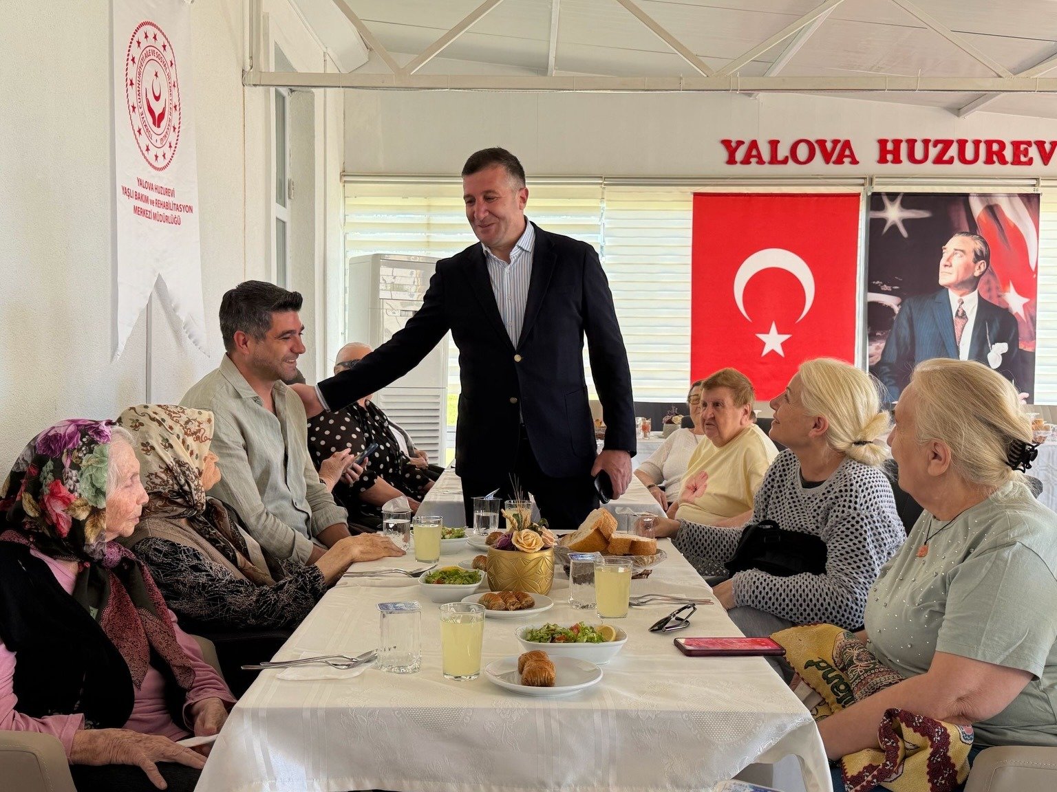 BAYRAMDA, YAŞLI VE ÇOCUKLAR UNUTULMADI