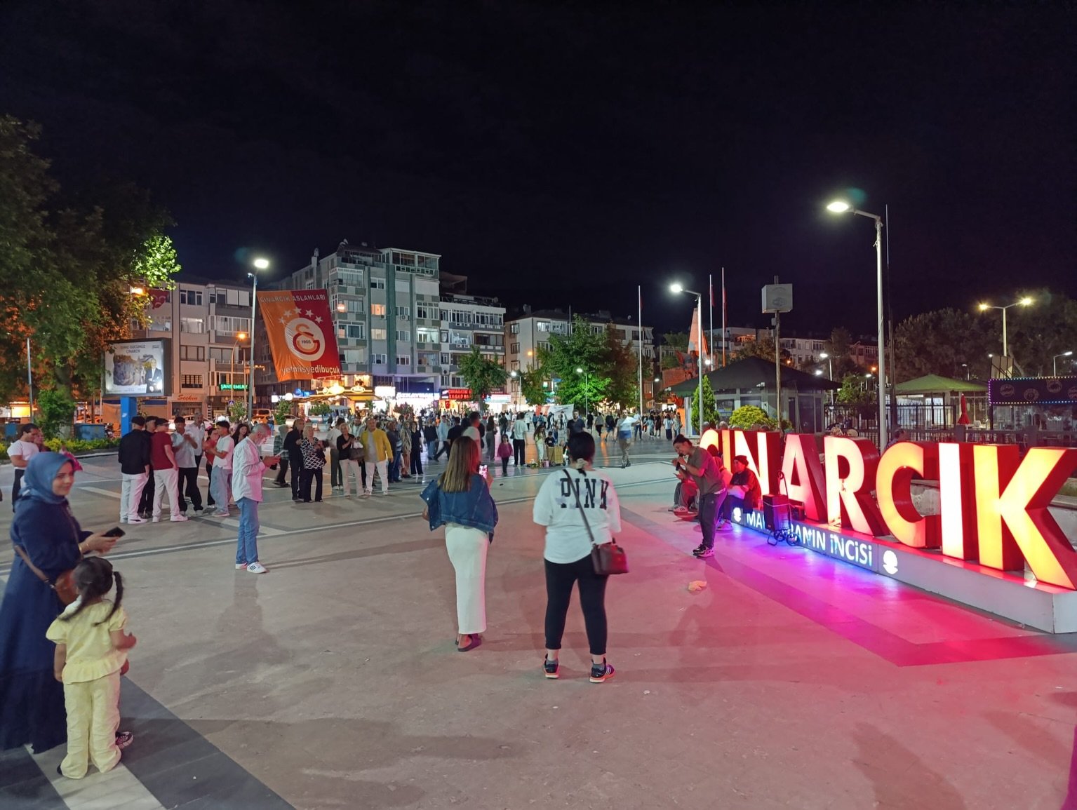 ÇINARCIK'TA BAYRAM YOĞUNLUĞU YAŞANDI
