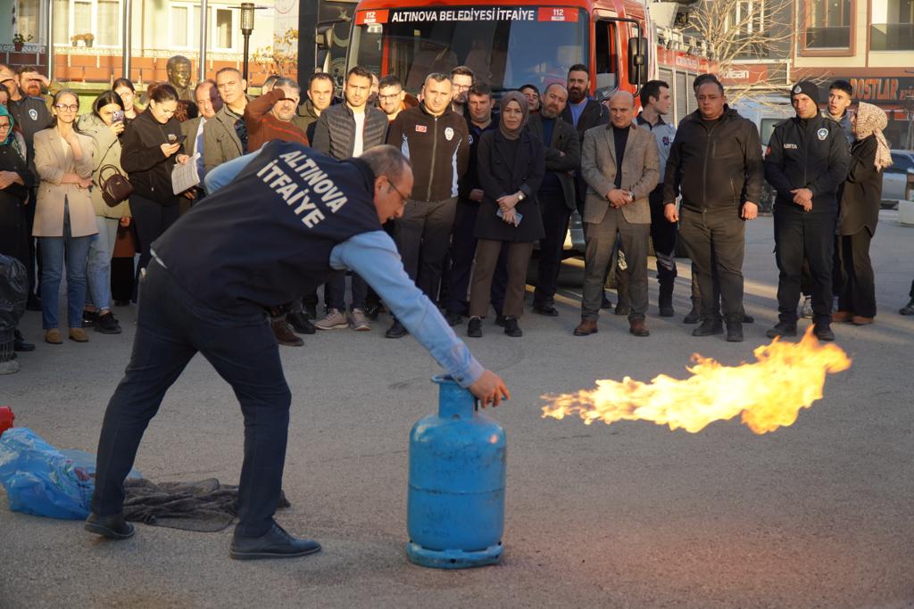 ALTINOVA İTFAİYESİ GÖREVE HER AN HAZIR