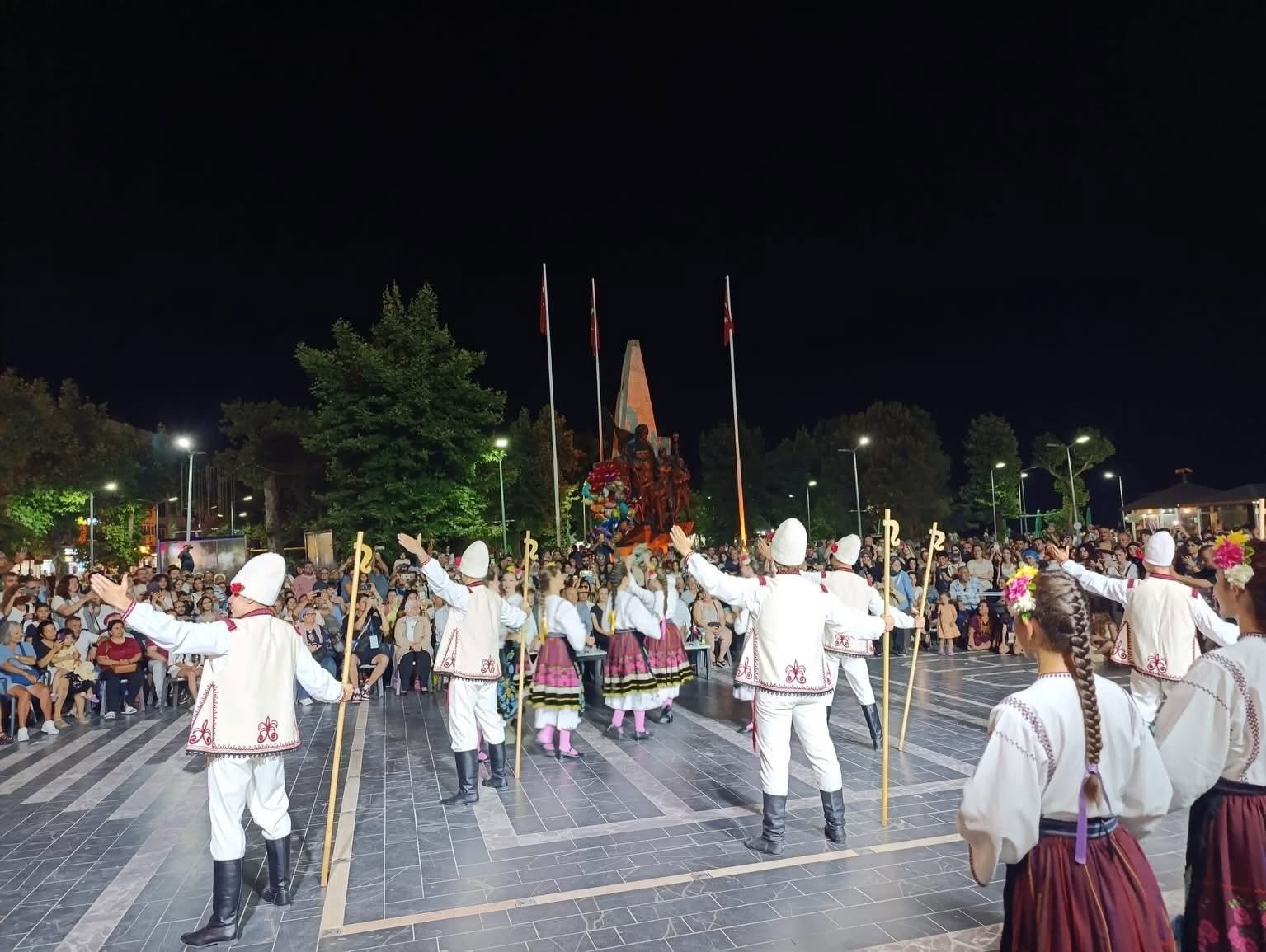 ÇINARCIK İLÇESİNDE TUFAG RÜZGARI ESTİ