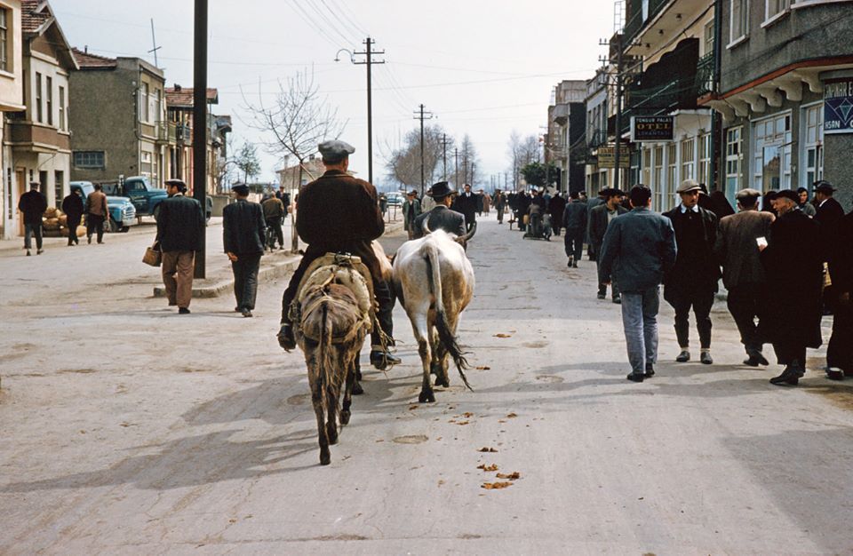 1962 YILINDA YALI CADDESİNDE BİR CUMARTESİ