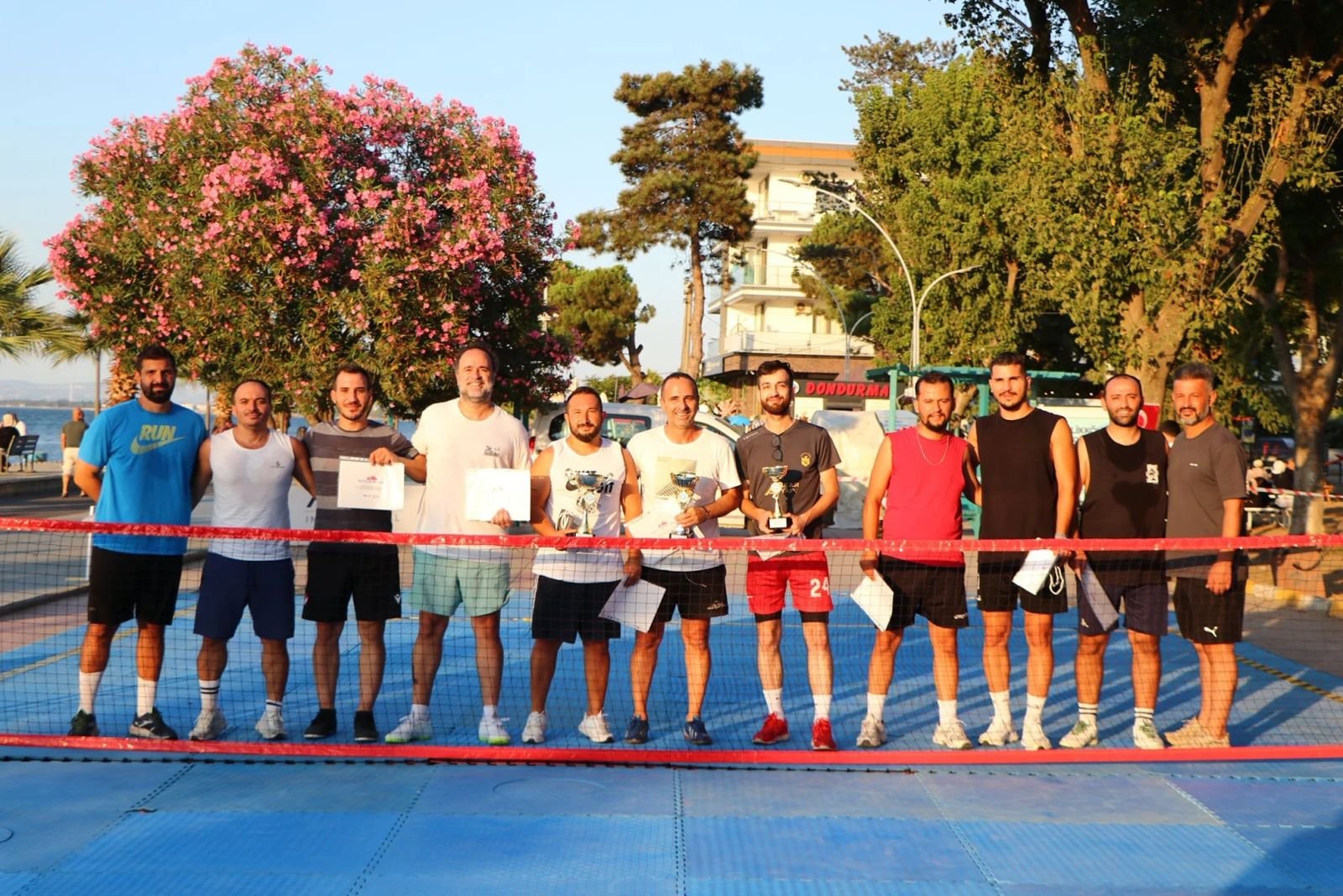 ÇİFTLİKKÖY’DE AYAK TENİSİ TURNUVASI 