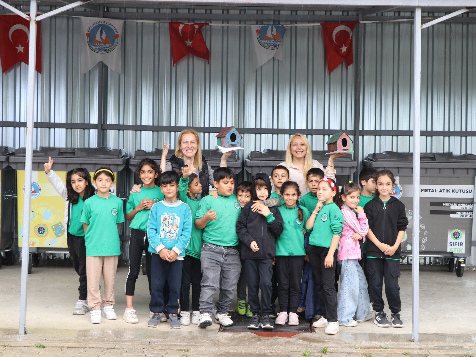 ALTINOVA'LI ÖĞRENCİLER SIFIR ATIK MERKEZİNDE