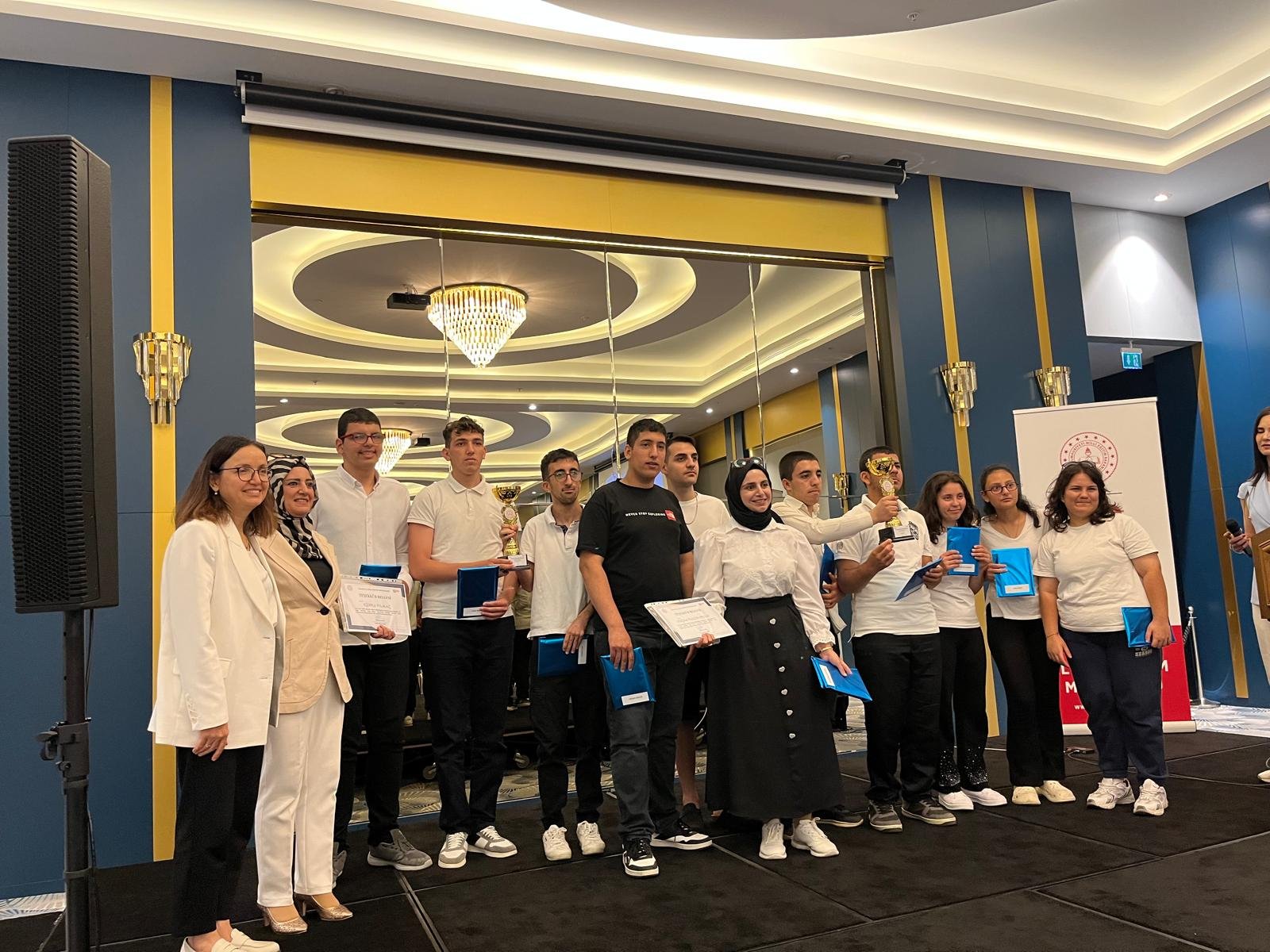 MİLLİ EĞİTİMDE ÖDÜL TÖRENİ GERÇEKLEŞTİ