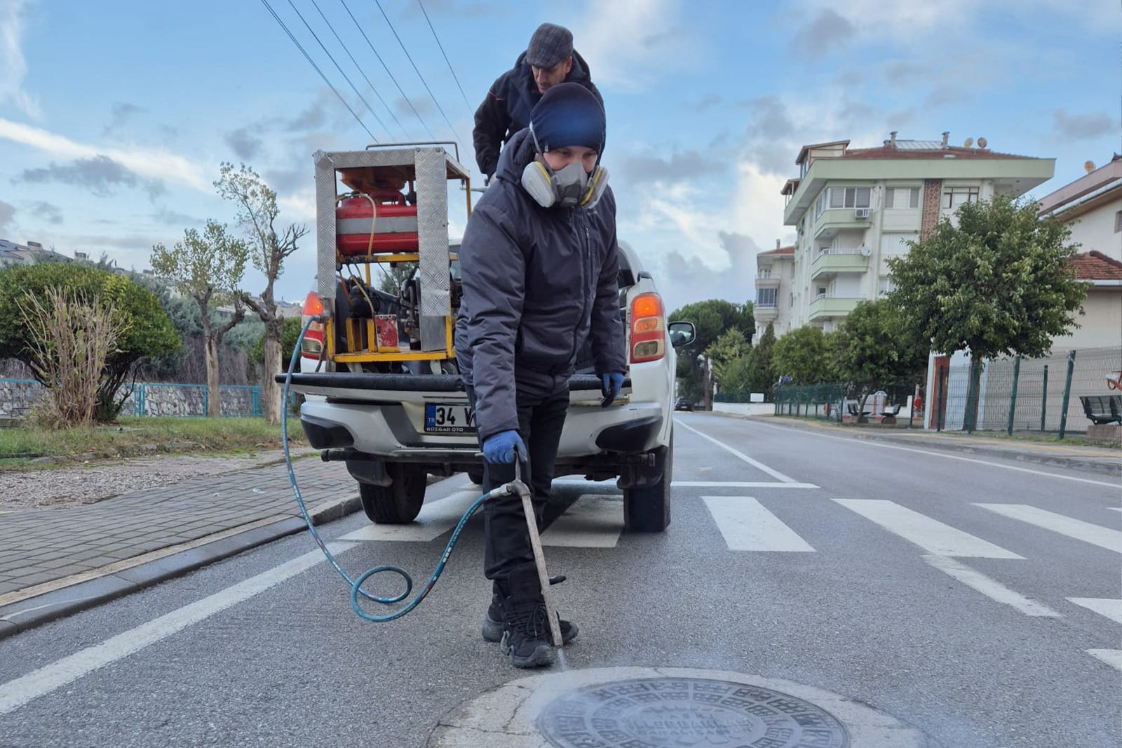 ÇİFTLİKKÖY’DE KIŞ İLAÇLAMALARI SÜRÜYOR