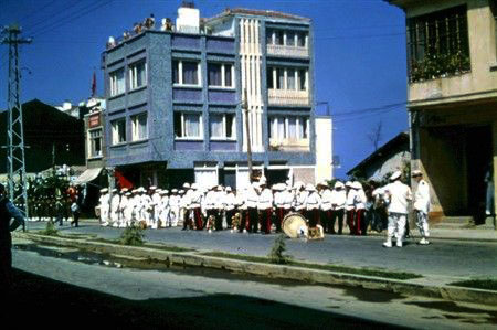 VİDEO: PAZAR NOSTALJİSİ. 1963 YILI YALOVA 19 MAYIS BAYRAMI