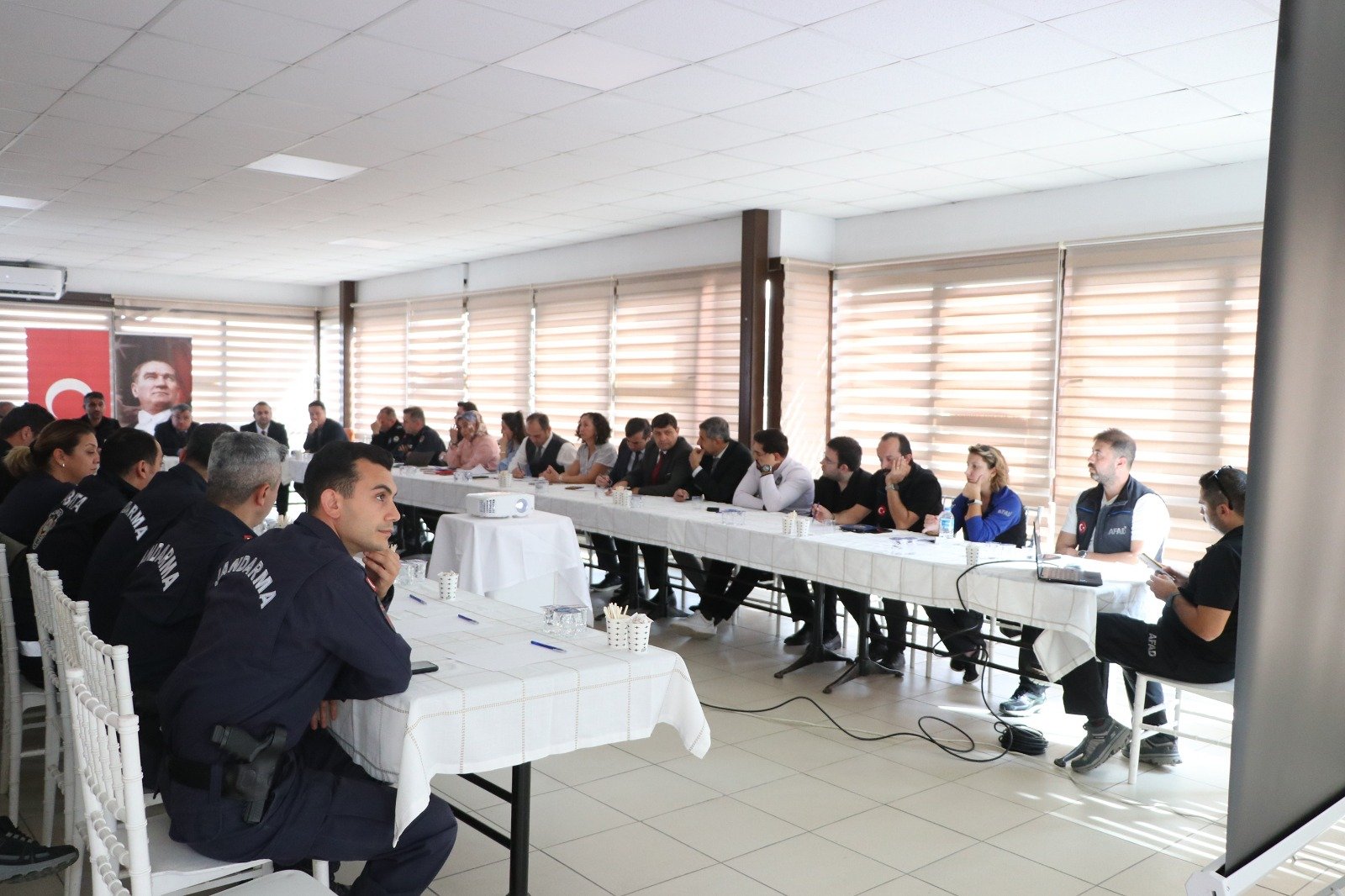 ÇİFTLİKKÖY’DE AFET TATBİKATI TOPLANTISI 