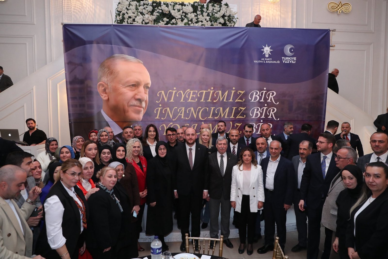 AK PARTİ'DEN GELENEKSEL İFTAR YEMEĞİ