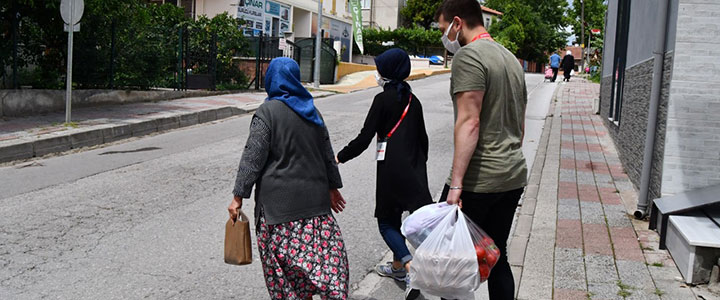 ALTINOVA'DA ALTIN KALPLİ ELLER İŞ BAŞINDA