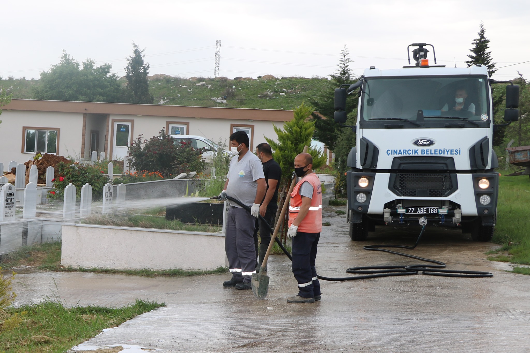 ÇINARCIK ŞEHİR MEZARLIĞINDA TEMİZLİK