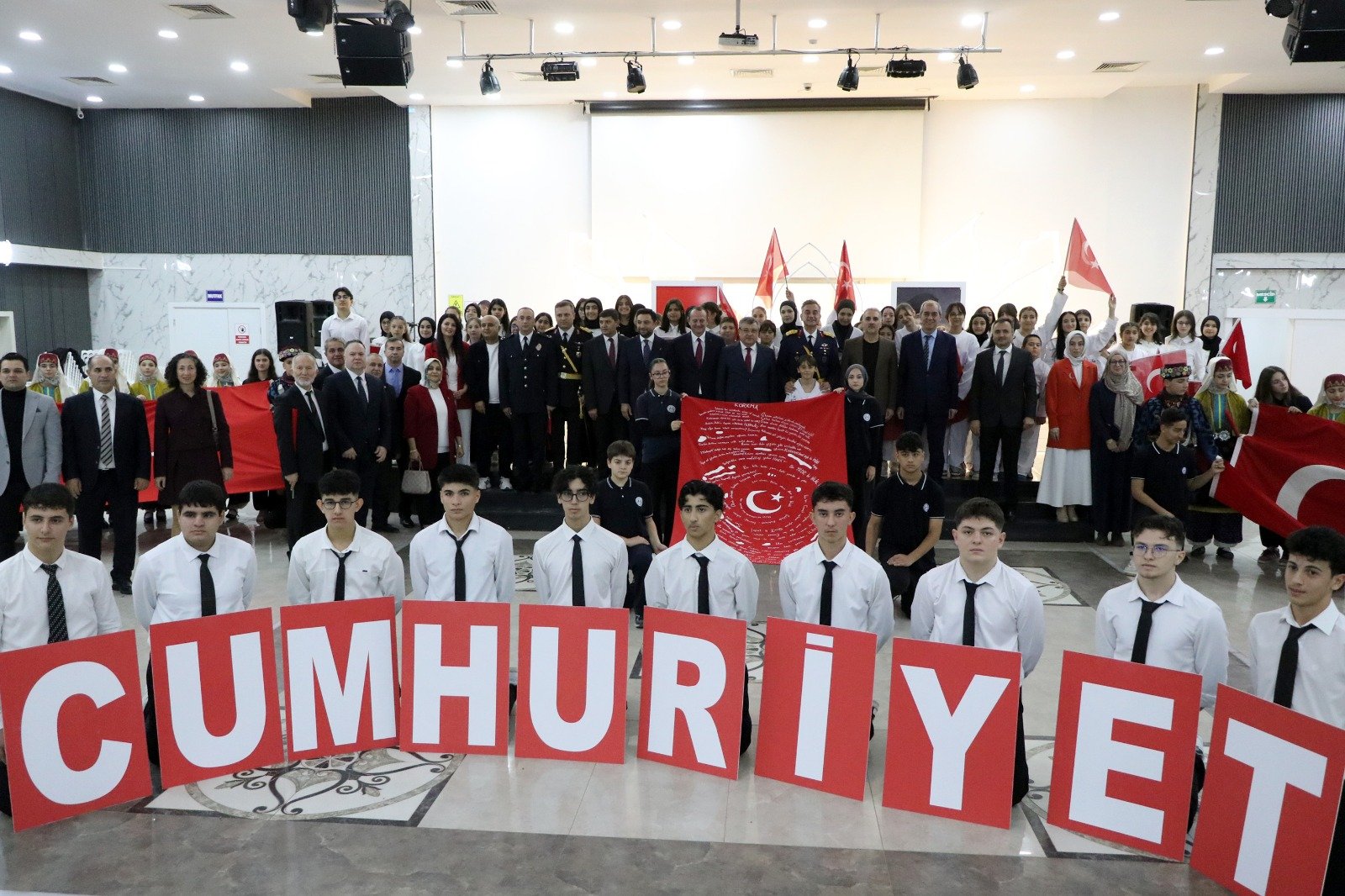 YALOVA İLÇELERİNDE 29 EKİM KUTLANDI