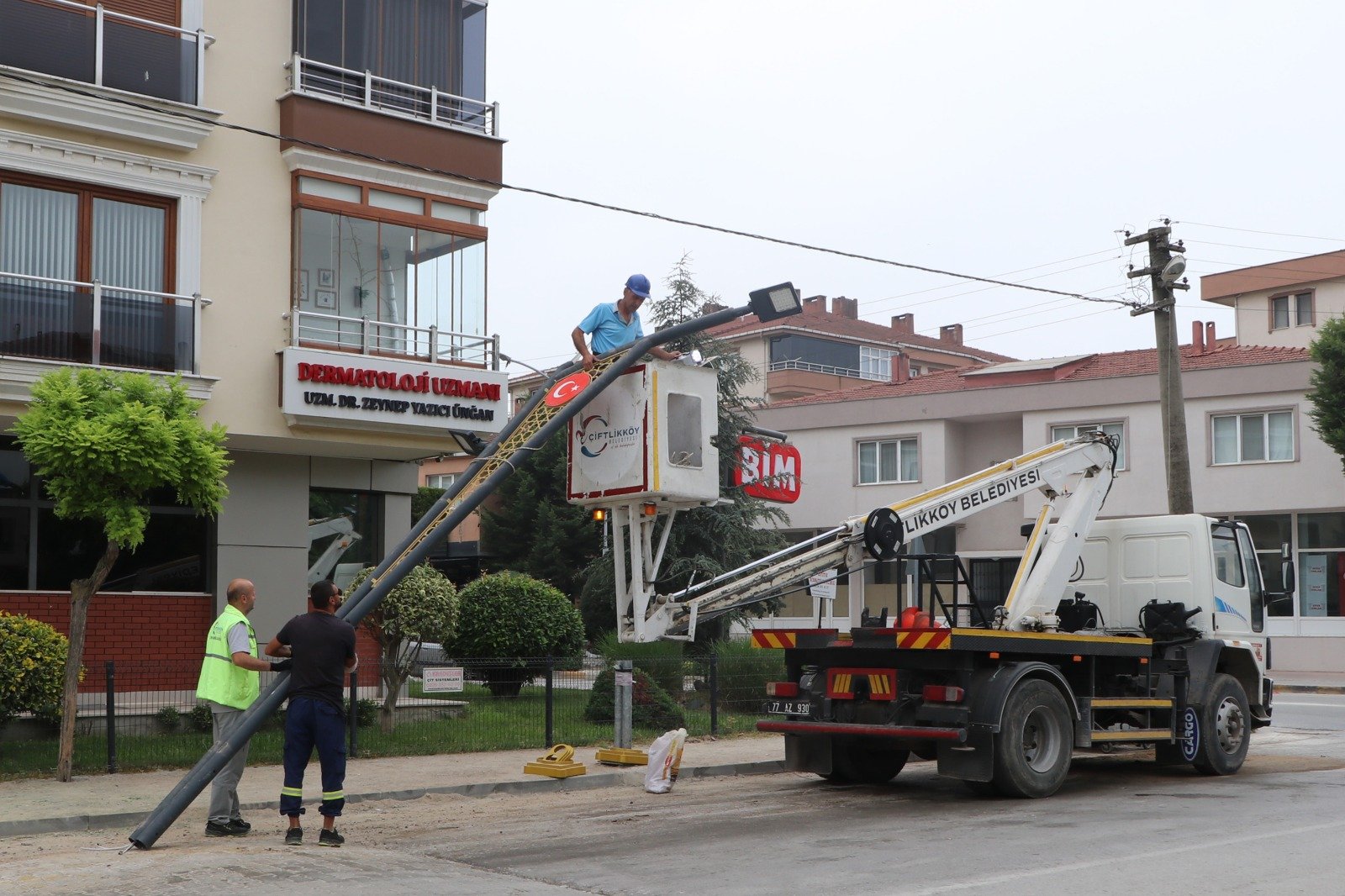 ÇİFTLİKKÖY'E MODERN AYDINLATMA