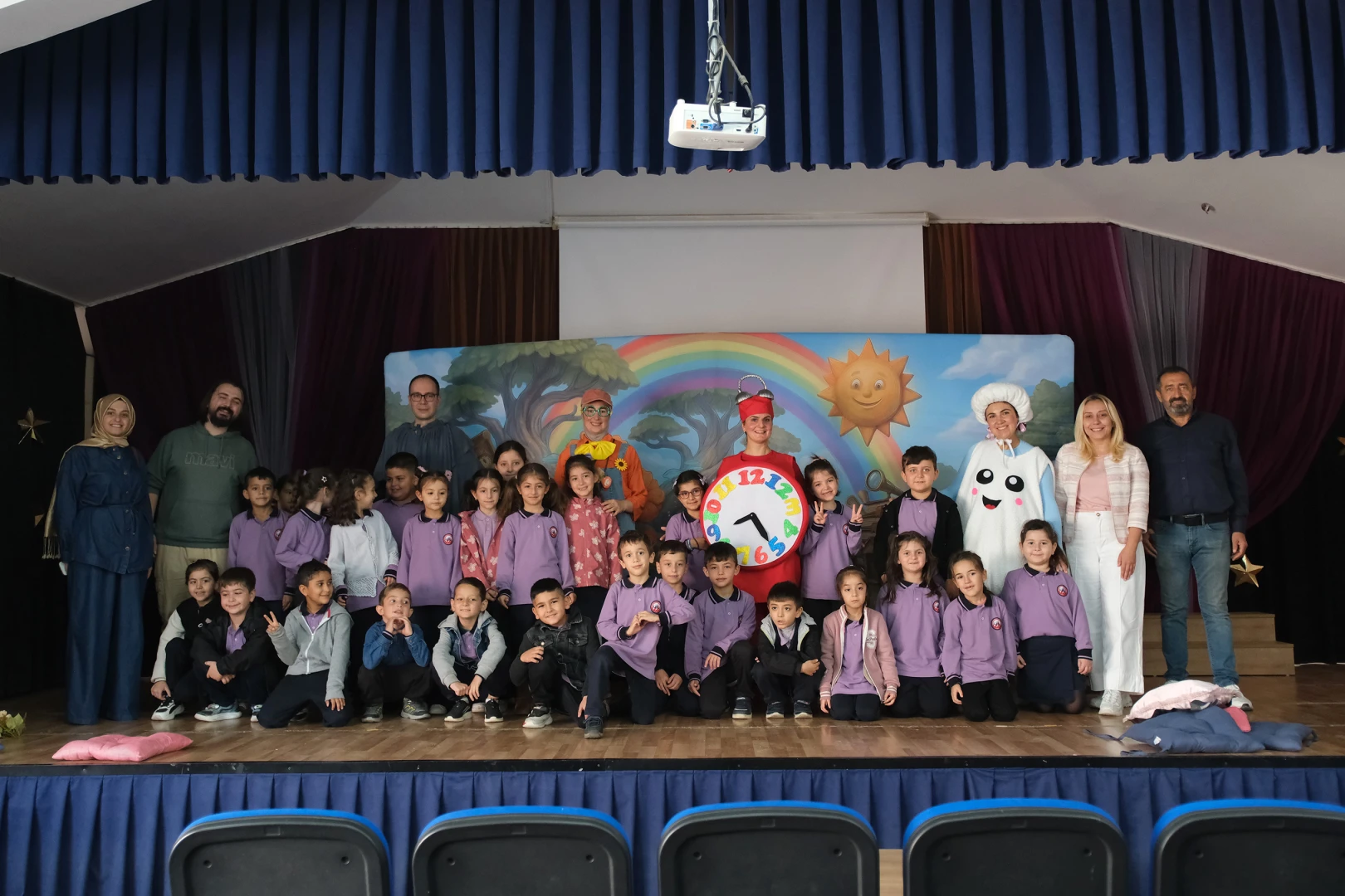 ÇİFTLİKKÖY'DE OKULLARDA TİYATRO ŞÖLENİ