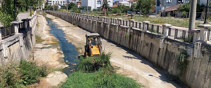 DERELER TAŞKINLARA KARŞI TEMİZLENİYOR