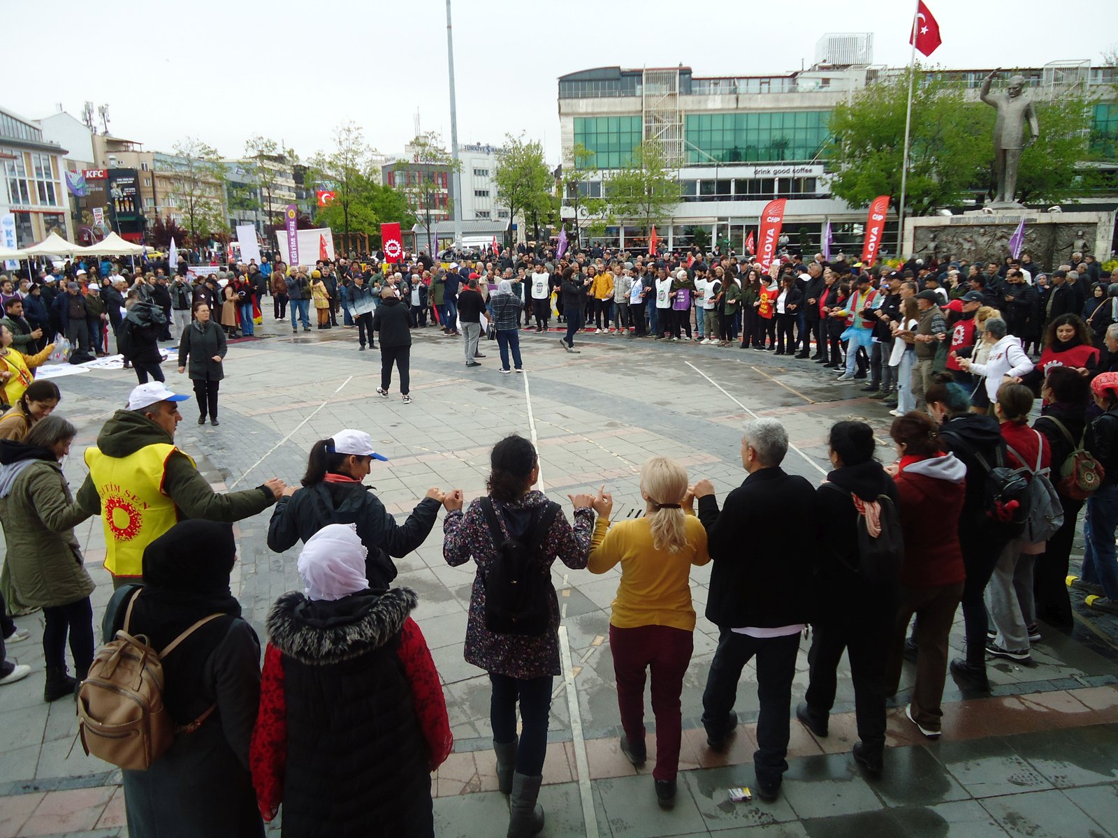 1 MAYIS YALOVA'DA COŞKUYLA KUTLANDI