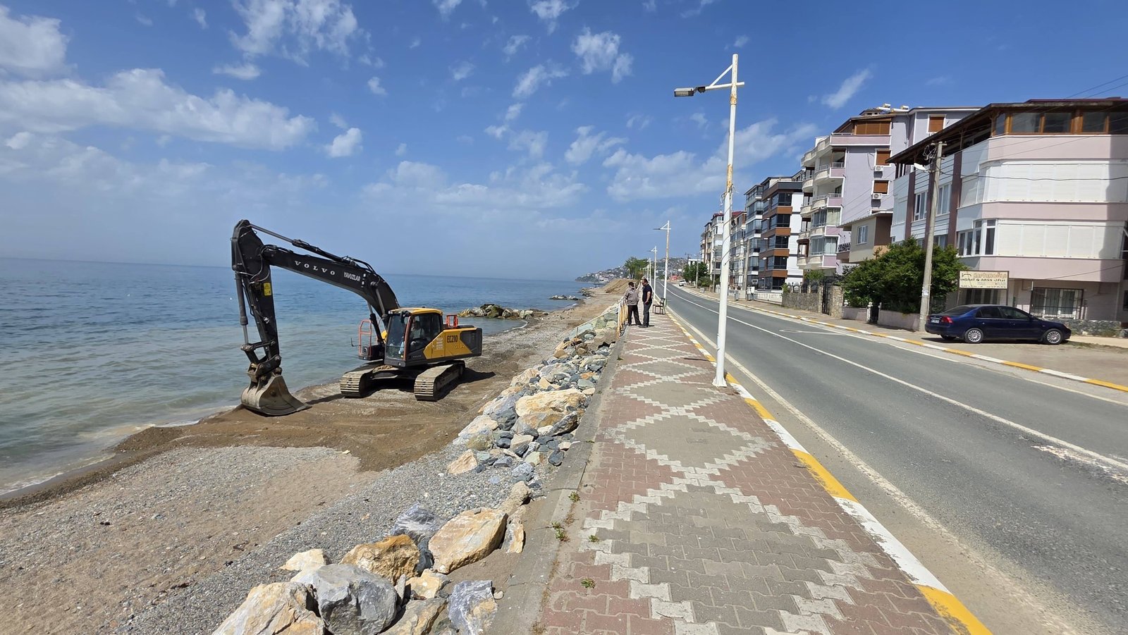 ESENKÖY SAHİLİNDE DÜZENLEME ÇALIŞMASI