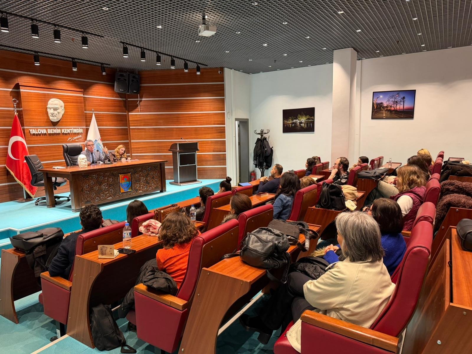 FELSEFE ÜZERİNE KONFERANS VERİLDİ