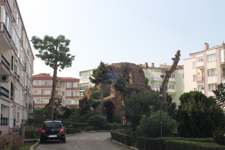 KARA KİLİSE YERLEŞİM İÇİNDE KALDI