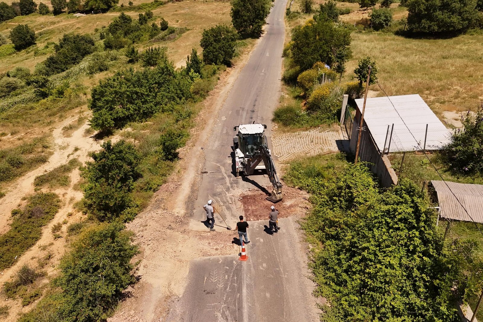 KADIKÖY'DE YOL YAPIM ÇALIŞMALARI