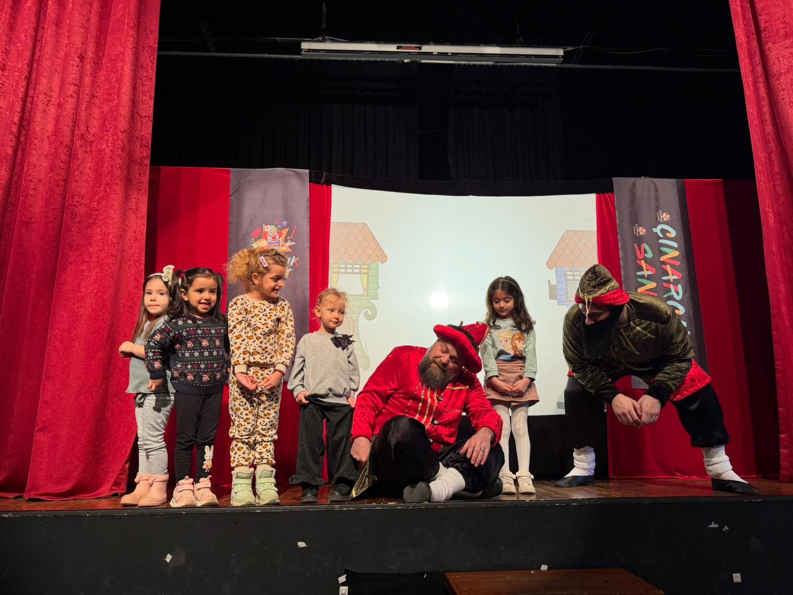 KARAGÖZ İLE HACİVAT MİNİKLERLE BULUŞTU