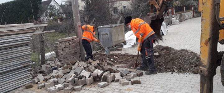 KADIKÖY'DE KİLİT PARKE YOL ÇALIŞMASI