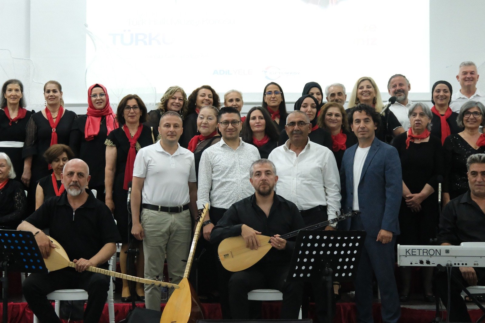 ÇİFTLİKKÖY’DE TÜRKÜ ŞÖLENİ YAŞANDI