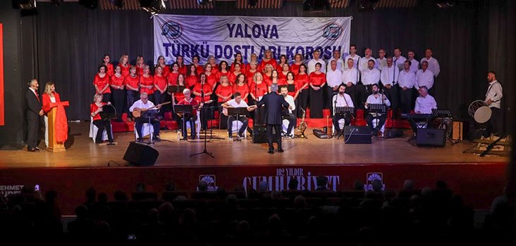 TÜRKÜ DOSTLARINDAN CUMHURİYET KONSERİ
