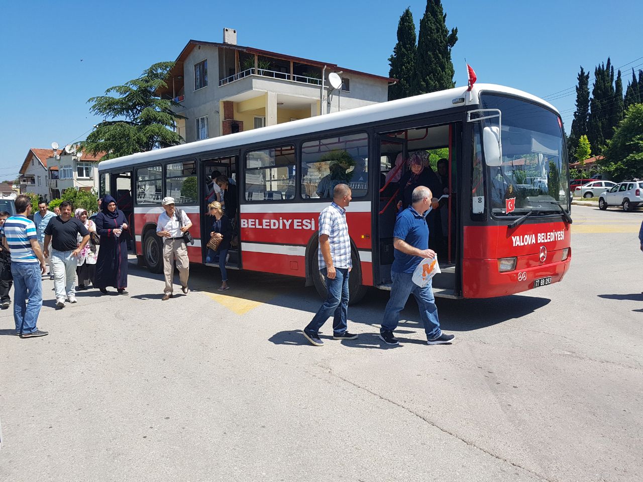 NEDRET AYAZ KAPALI PAZAR YERİ SERVİSLERİ BAŞLIYOR