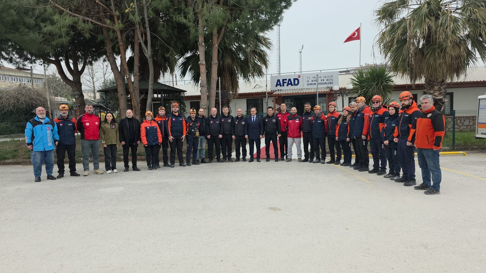 VALİ USTA'DAN YALOVA AFAD'A ZİYARET