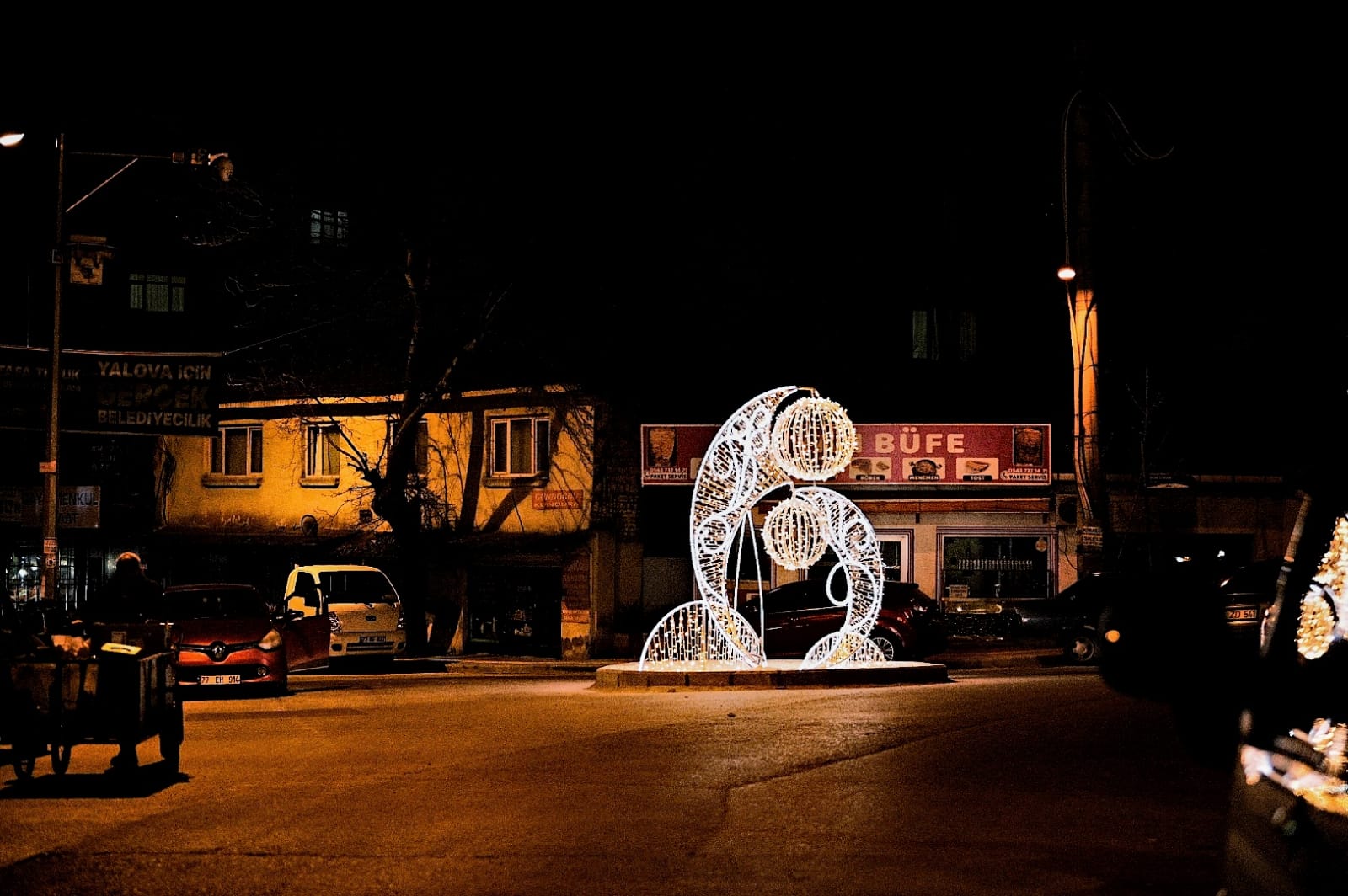 HEYKEL KALKTI, IŞILDAK KONULDU