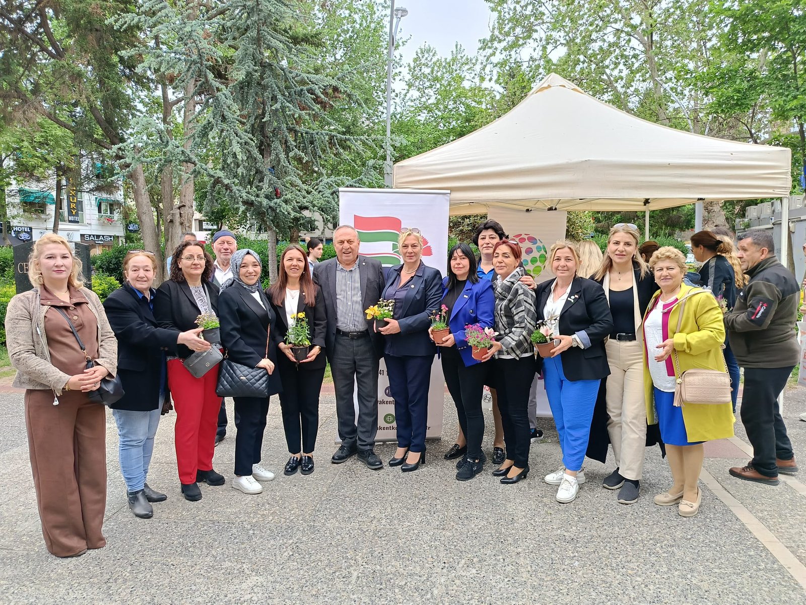 KENT KONSEYİ ANNELER GÜNÜNÜ KUTLADI