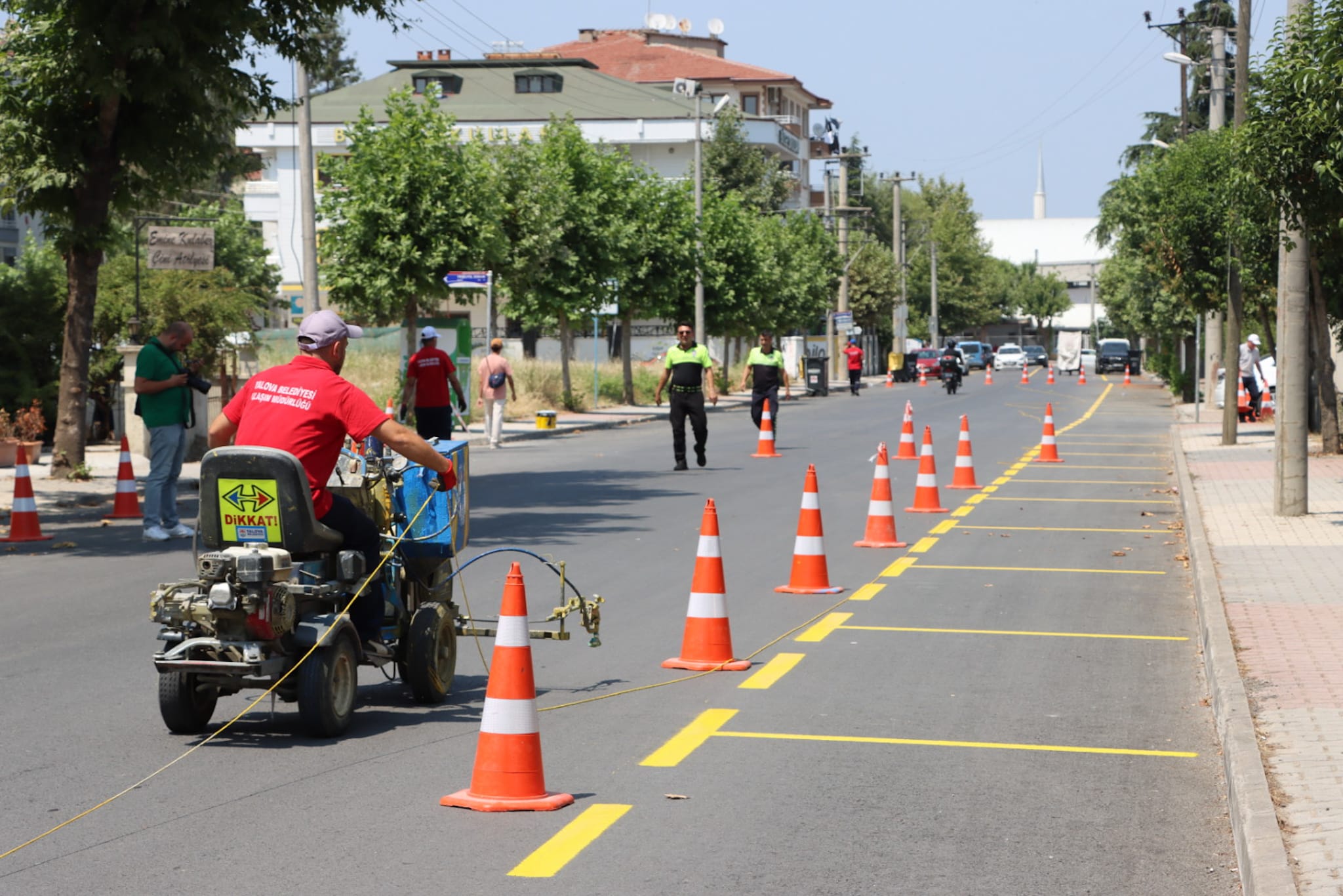 ŞEHİT YAŞAR KUŞ CADDESİ’NE YOL ÇİZGİLERİ