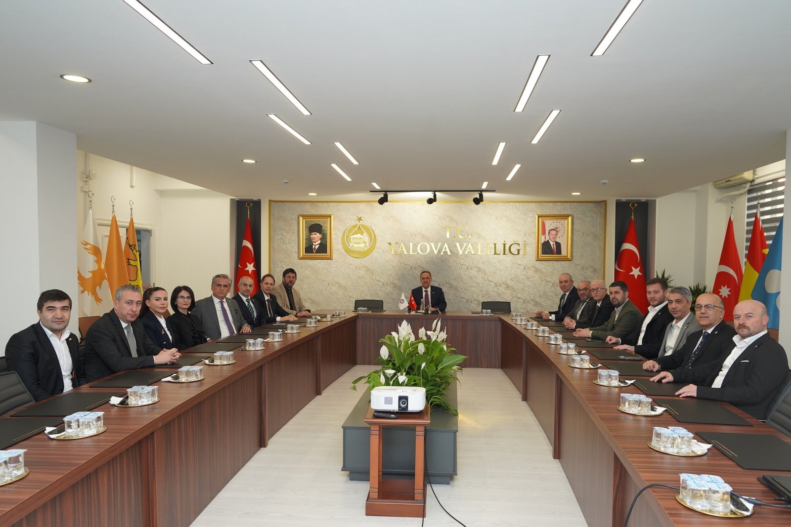 YTSO YÖNETİMİNDEN VALİ  USTA'YA ZİYARET