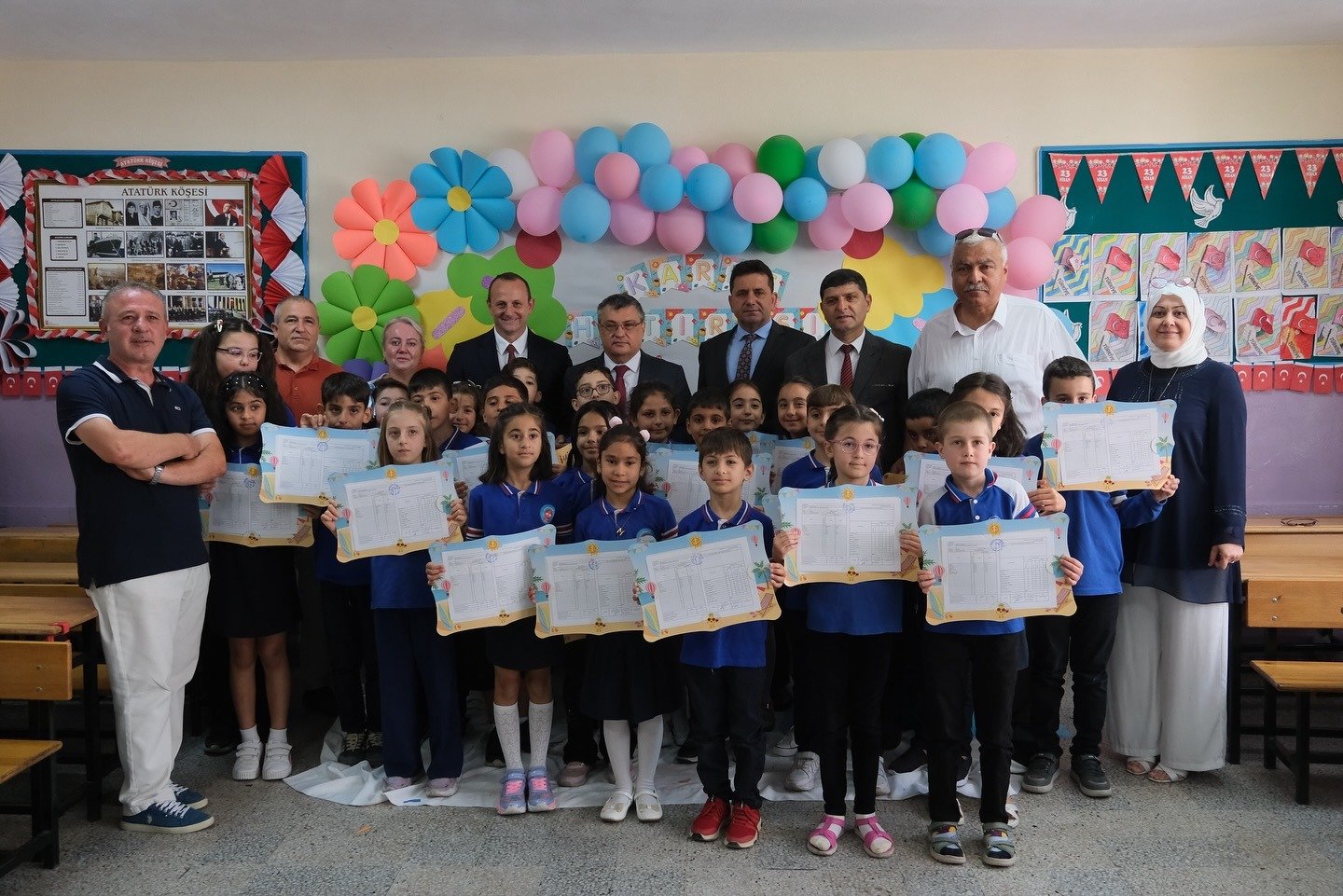 ÇİFTLİKKÖY'DE KARNE TÖRENİ DÜZENLENDİ