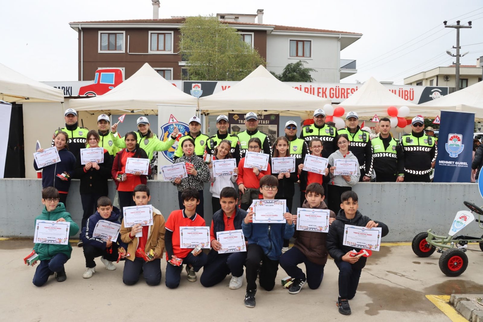 ÇOCUKLAR HEM EĞLENİYOR HEM ÖĞRENİYOR