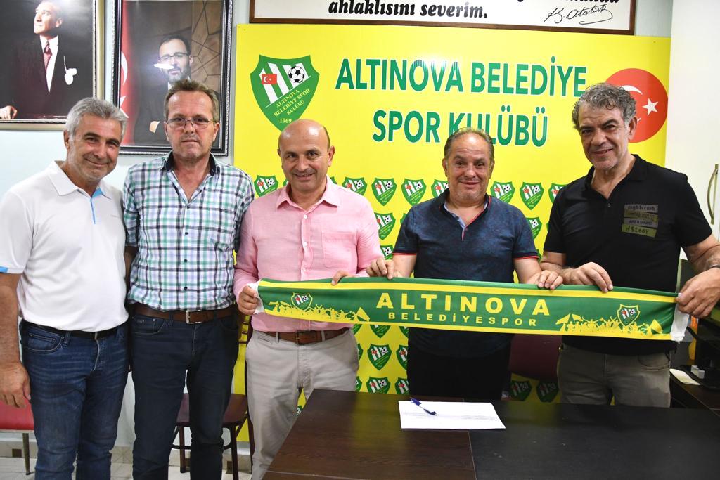 ALTINOVA'YA YENİ BAŞKAN