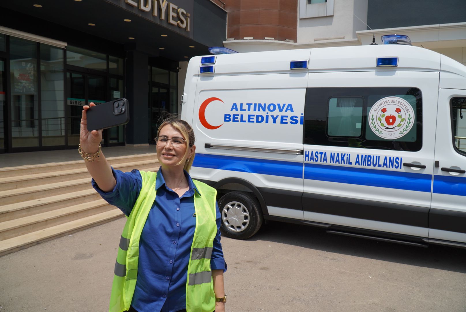 ALTINOVA'YA TAM DONANIMLI AMBULANS