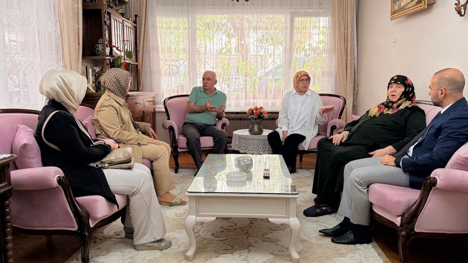 AK PARTİ'DEN ŞEHİT ANNELERE ZİYARET