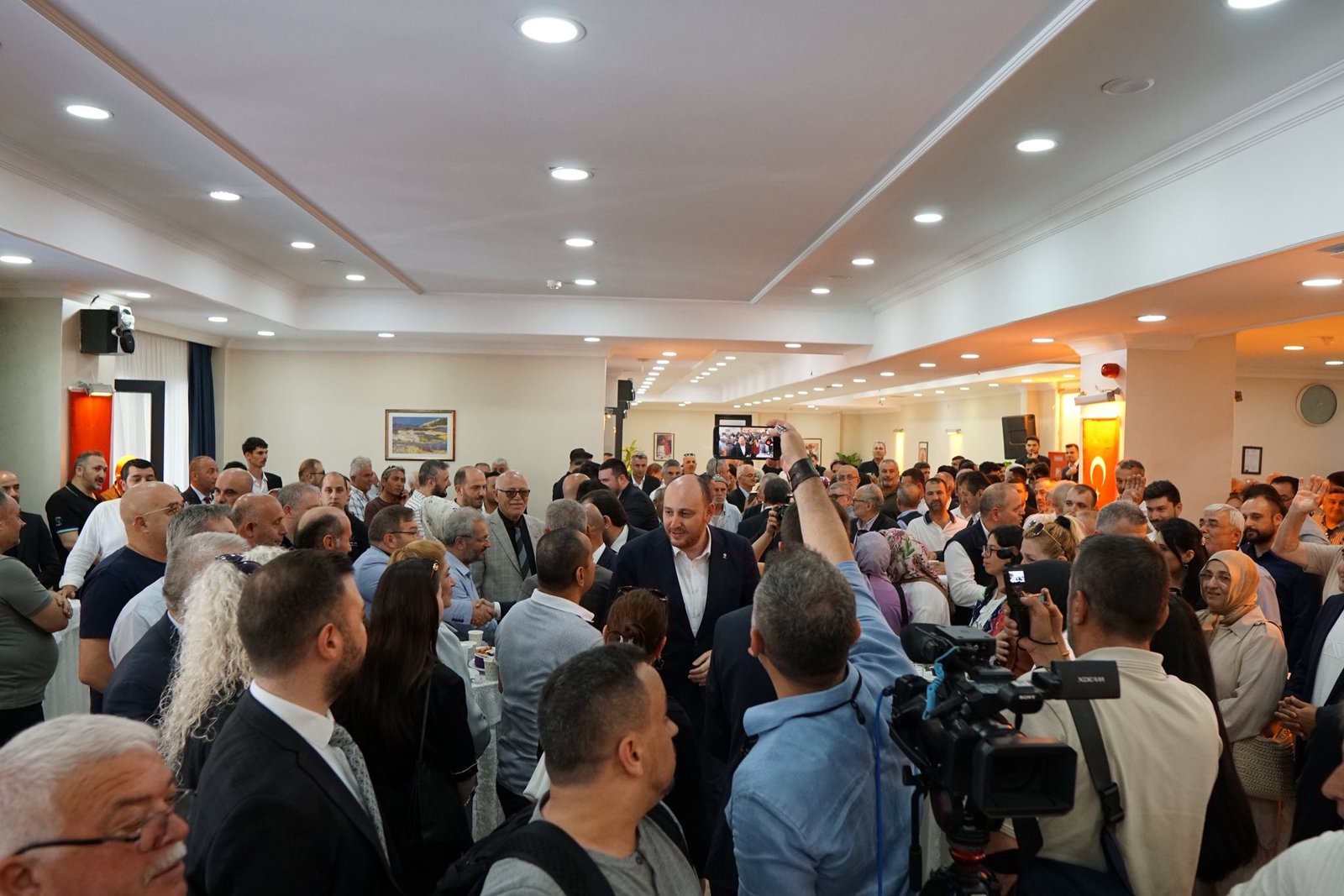 AK PARTİ İL TEŞKİLATINDA BAYRAMLAŞMA