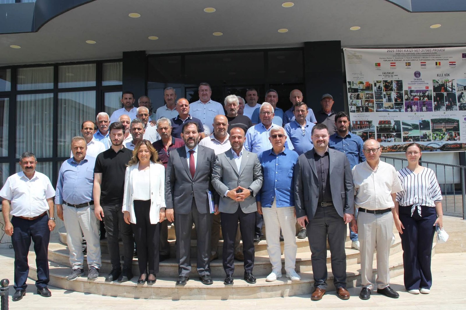 AK PARTİ MUHTARLARLA BİR ARAYA GELDİ