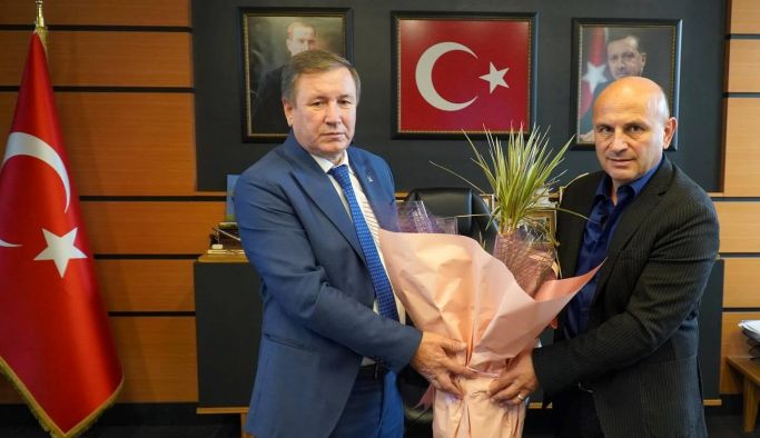 AK PARTİ ALTINOVA İLÇE YÖNETİMİNE ZİYARET