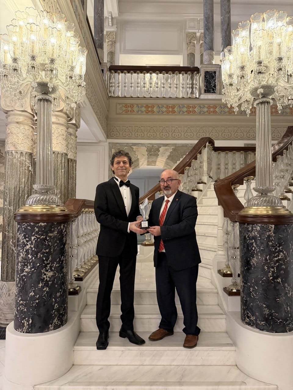 AKİF MANAF'A BİR ÖDÜL DAHA