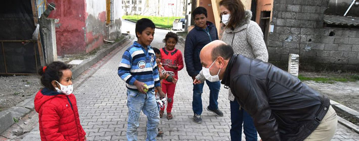 ALTINOVA'DA YAŞLI VE ÇOCUKLARA SICAK DOKUNUŞ