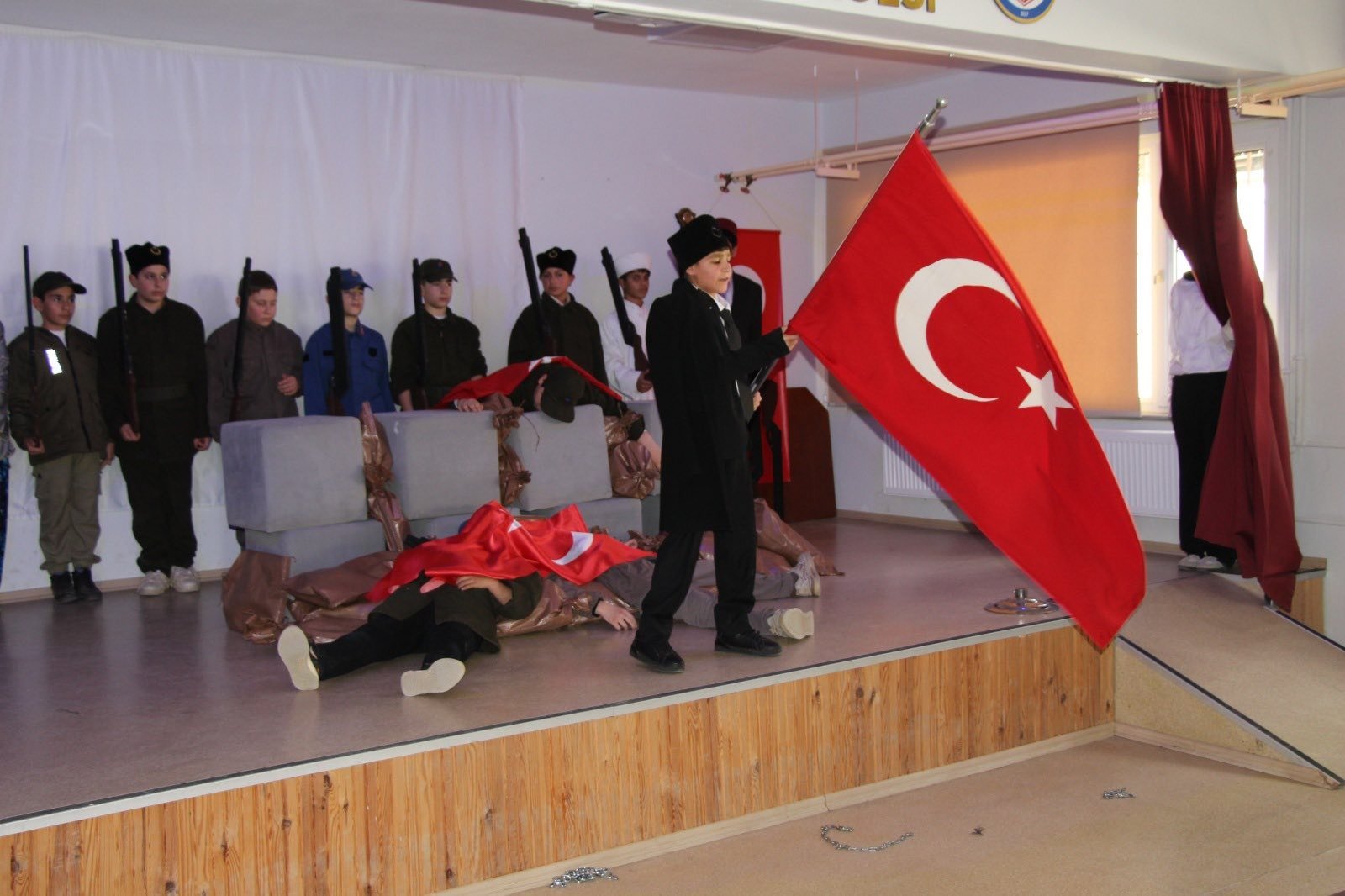 ARMUTLU'DA MEHMET AKİF ERSOY ANILDI