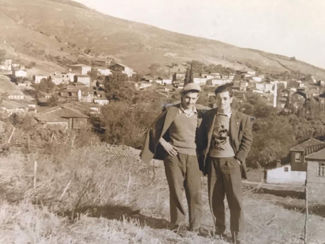 1960 YILINDA ARMUTLU KÜÇÜK BİR KÖYDÜ