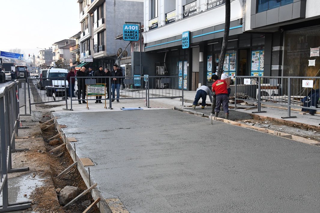 ALTINOVA ATATÜRK CADDESİ YENİLENİYOR