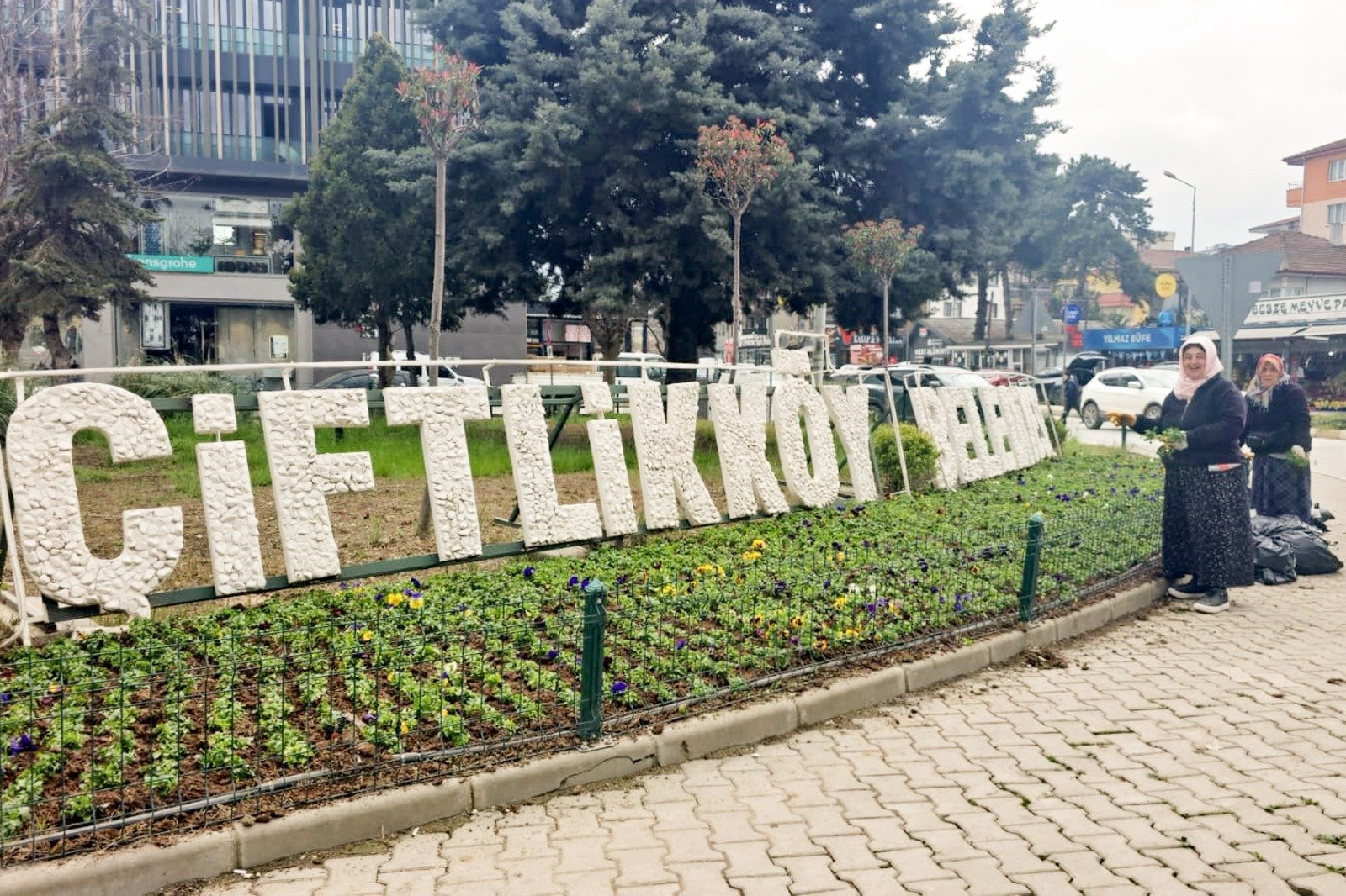 ÇİFTLİKKÖY GİRİŞİ ÇİÇEKLENDİRİLDİ