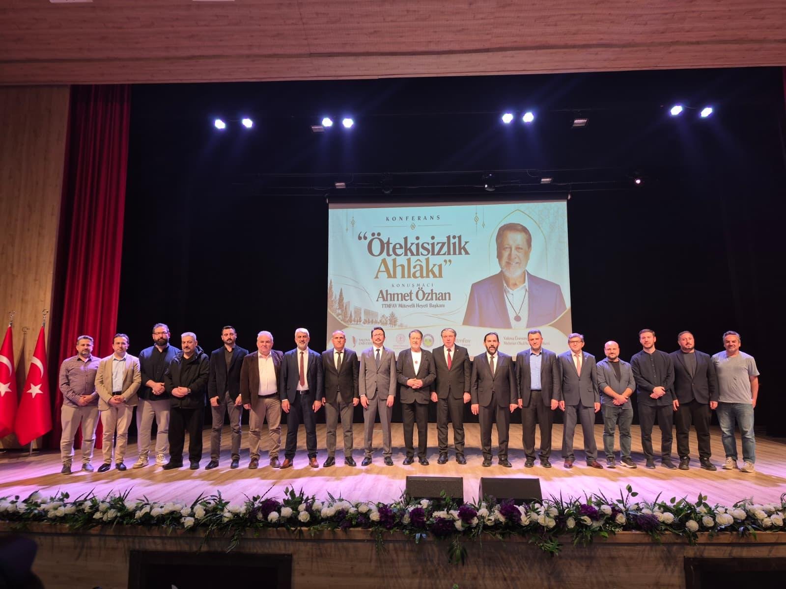 AHMET ÖZHAN YALOVA'DA KONFERANS VERDİ