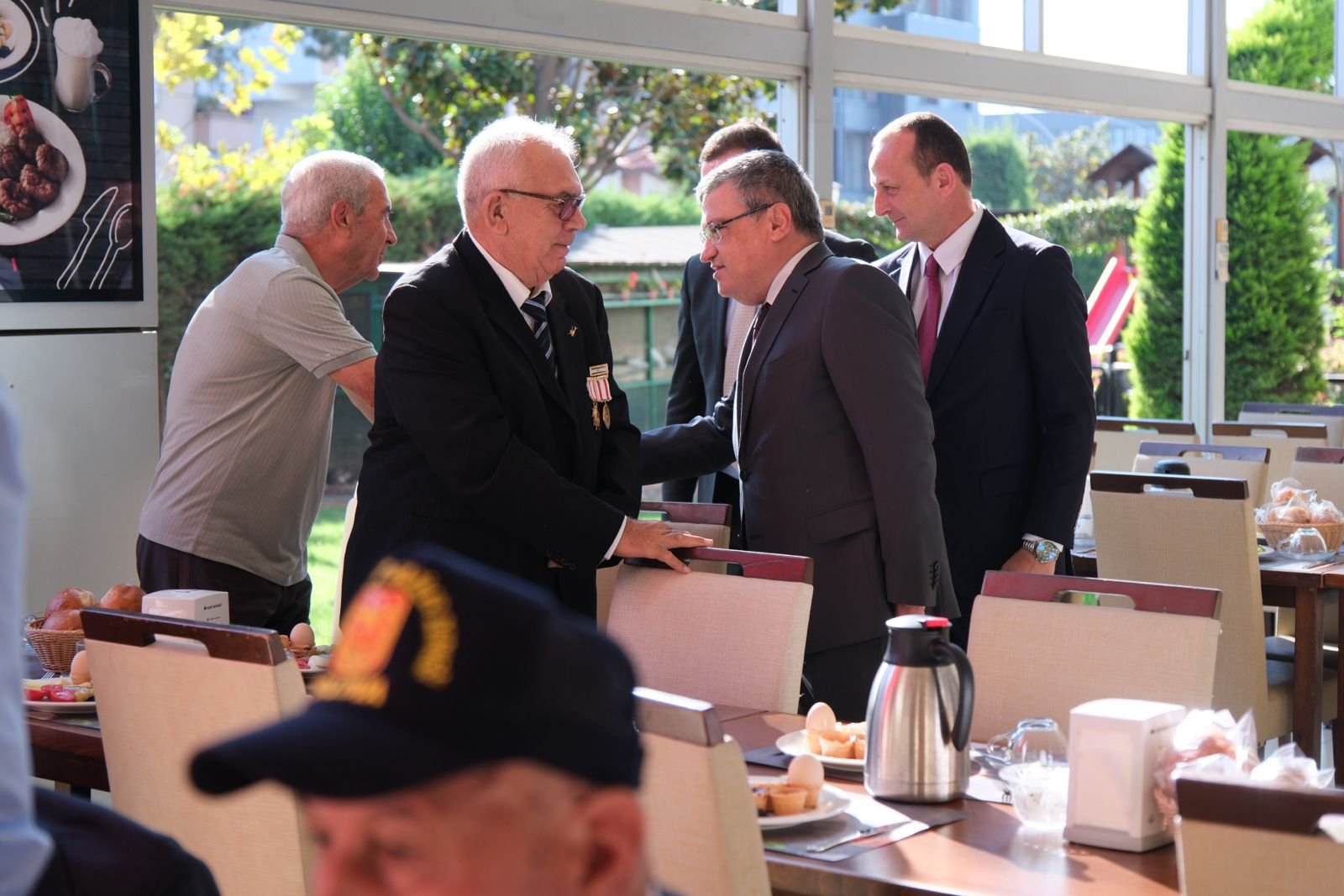 ÇİFTLİKKÖY'DE GAZİLERLE BULUŞMA ..